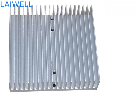 Van de Tandheatsink van de uitdrijvingsvoeding Strak van de het Aluminiumlegering Zuiver de Radiators Laag Gewicht voor Hitteuitwisseling