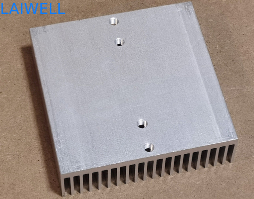 Van de Tandheatsink van de uitdrijvingsvoeding Strak van de het Aluminiumlegering Zuiver de Radiators Laag Gewicht voor Hitteuitwisseling