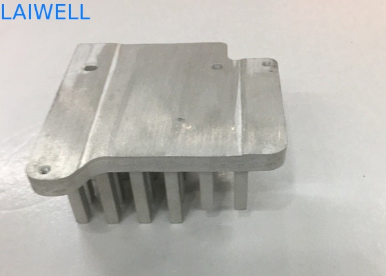 CNC van de stempelpers Metaal het Stempelen Aluminium die Delen Elektronische Radiator machinaal bewerken