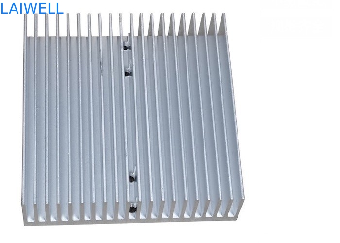 Van de Tandheatsink van de uitdrijvingsvoeding Strak van de het Aluminiumlegering Zuiver de Radiators Laag Gewicht voor Hitteuitwisseling